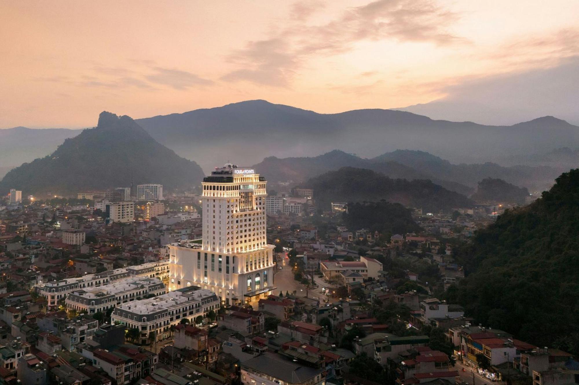 Four Points By Sheraton Ha Giang Esterno foto